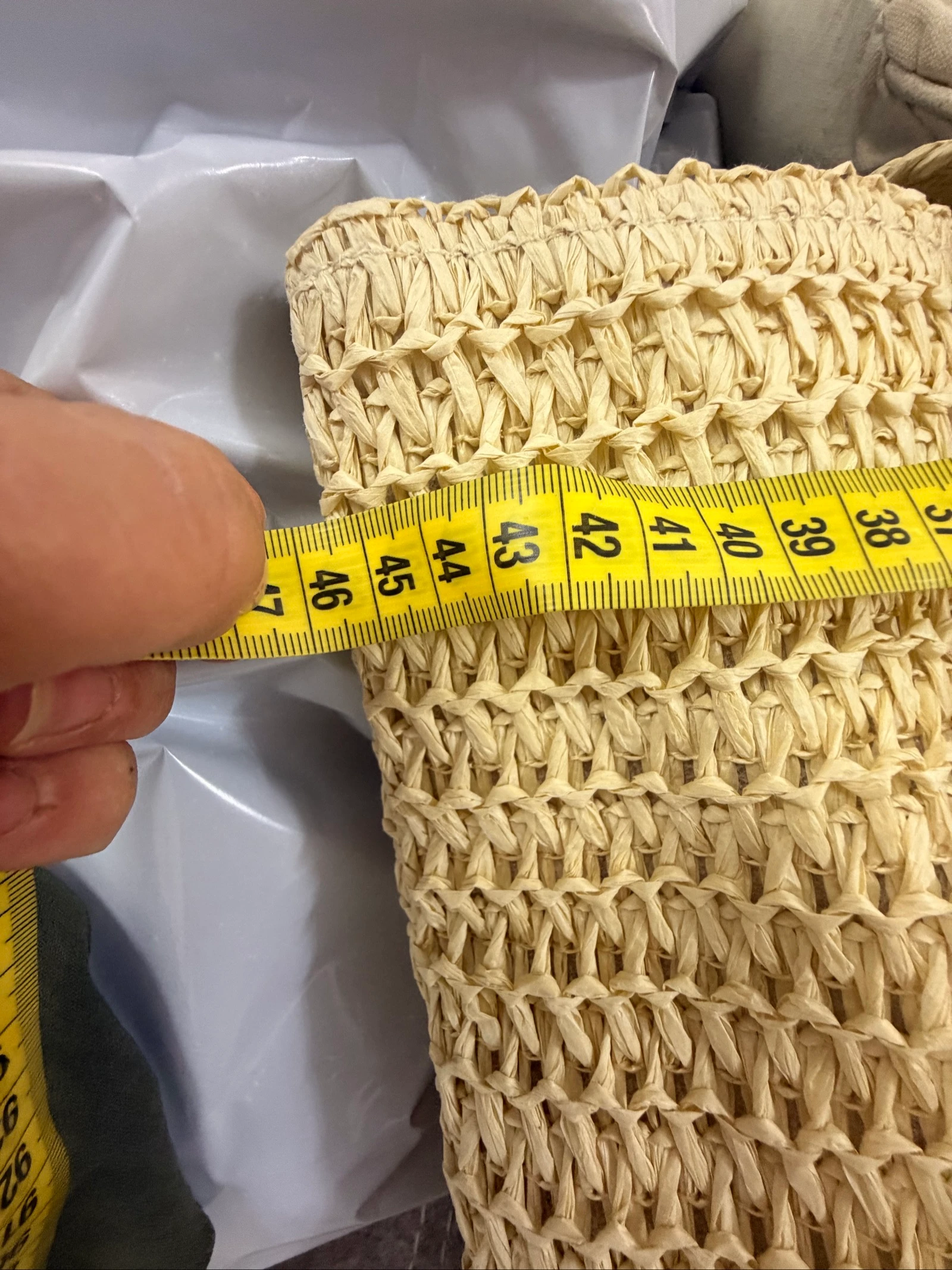Bohemian raffia beach bag with wooden beads – photo 7